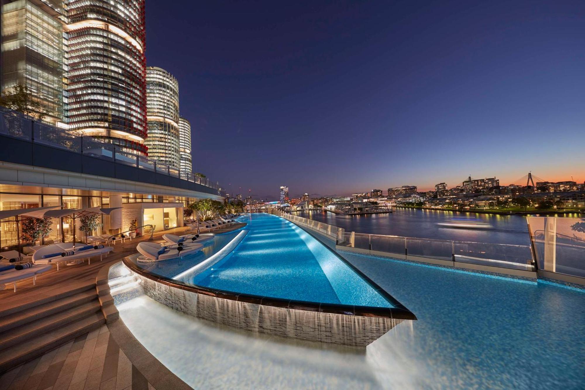 Crown Towers Sydney酒店 外观 照片 Infinity Pool at The Star Gold Coast